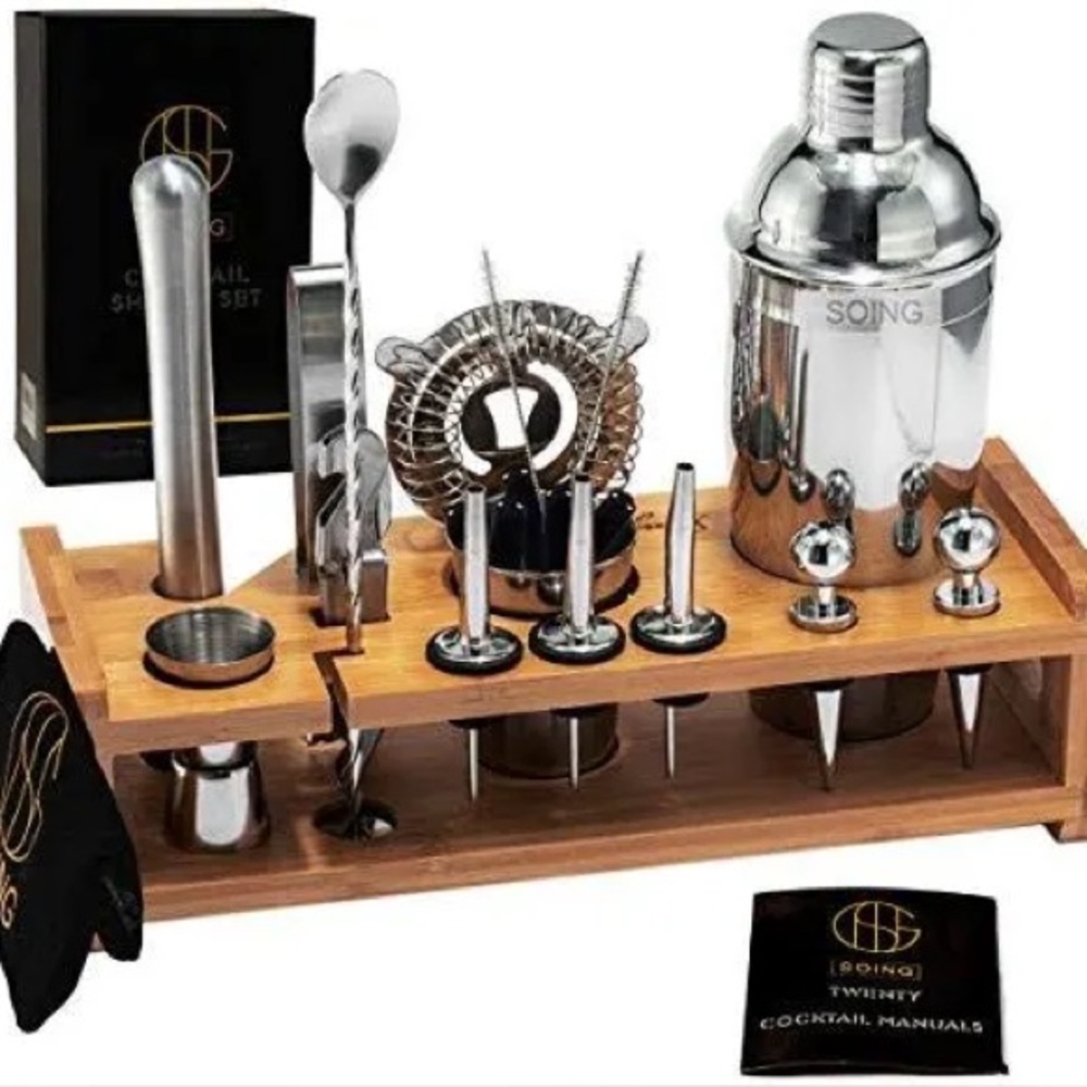 SOING Silver Cocktail Shaker Set with Bamboo Stand- Brand new.